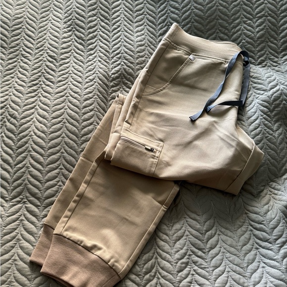 Figs scrub and pants size M new with tags - Picture 3 of 5